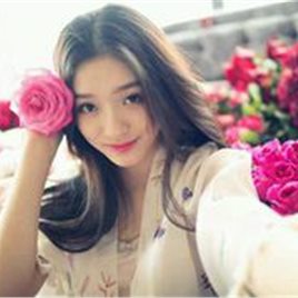林允照片