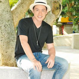 许孟哲照片