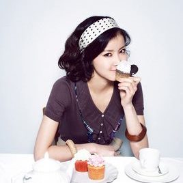 李诗英照片