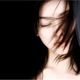 钟汶照片