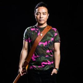许巍照片