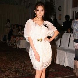黄婉佩照片