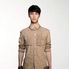 严爵照片