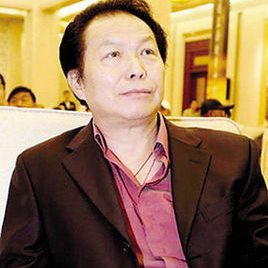 黄健中照片