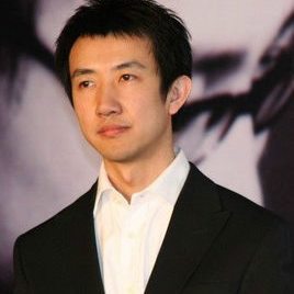鄢颇照片