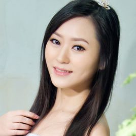 胡妮娜照片