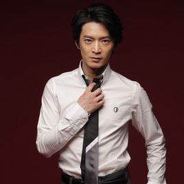 津田健次郎照片