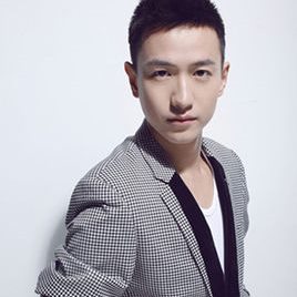 李悦铭照片