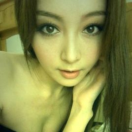 凌伊娃照片