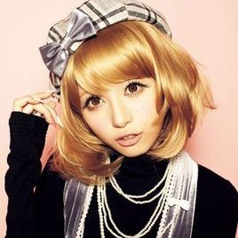 舟山久美子照片