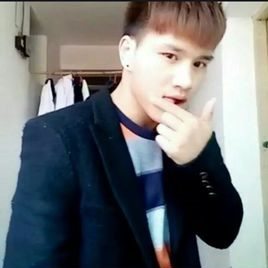 李肖逸照片