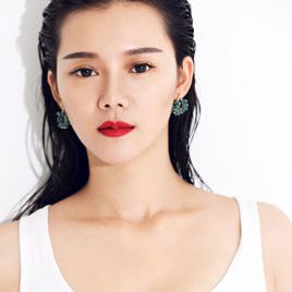 隆莎照片