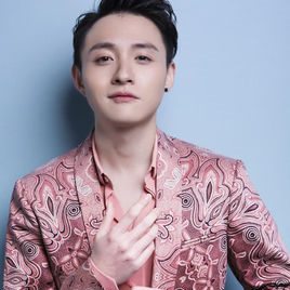 强宇照片