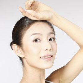 鄢博雅照片