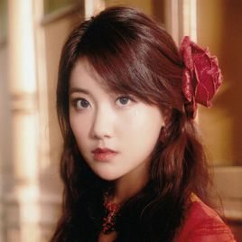 李艺彤照片