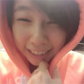 周筠照片