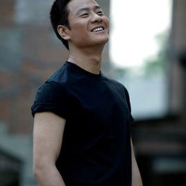 连奕名照片