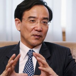 任仲伦照片