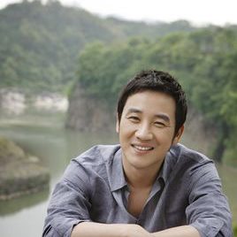 严泰雄照片