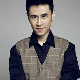 严昆照片
