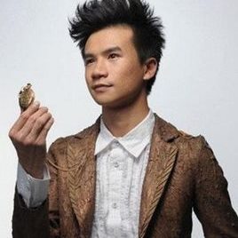 梁钊峰照片