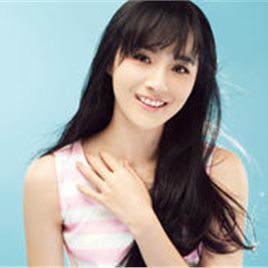 李依伊照片