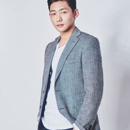 李泰成照片