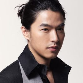 李威照片